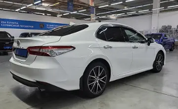 Toyota Camry 2018 года за 14 900 000 тг. в Усть-Каменогорск
