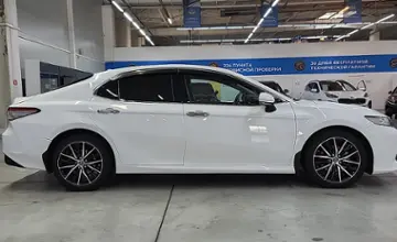 Toyota Camry 2018 года за 14 900 000 тг. в Усть-Каменогорск фото 4