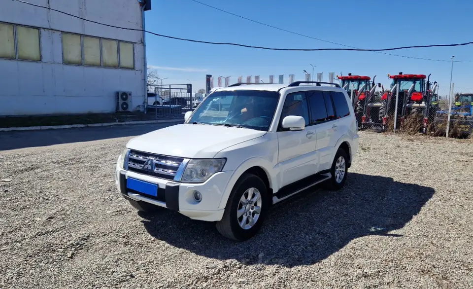 2013 Mitsubishi Pajero