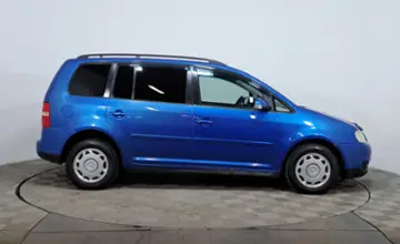 Volkswagen Touran 2004 года за 2 590 000 тг. в Астана фото 4