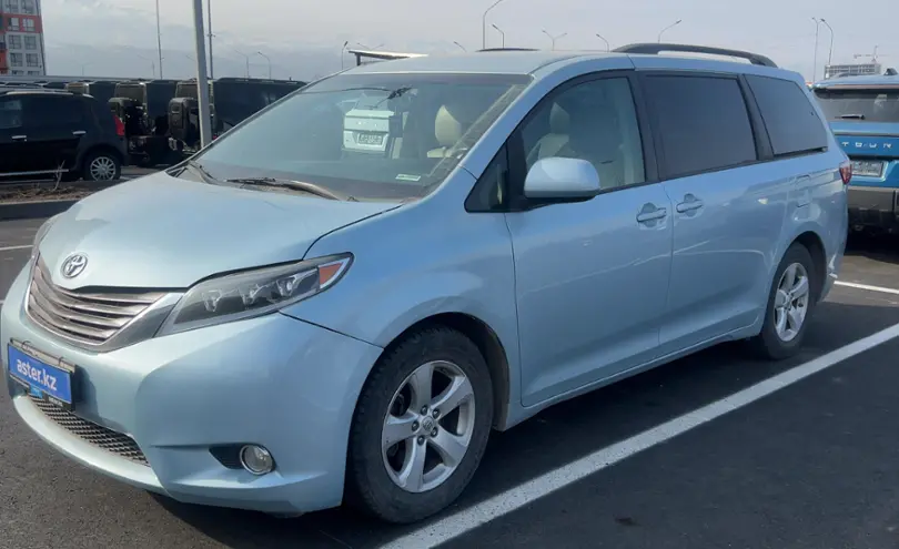 Toyota Sienna 2015 года за 13 500 000 тг. в Алматы
