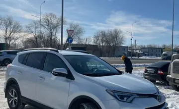 Toyota RAV4 2018 года за 12 500 000 тг. в Уральск фото 3