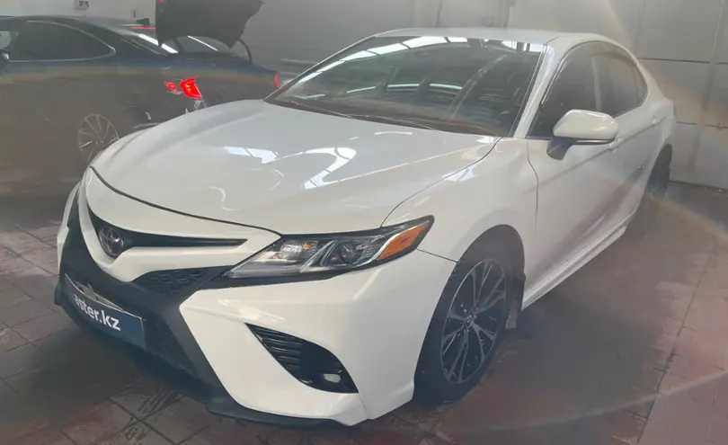 Toyota Camry 2020 года за 13 000 000 тг. в Астана