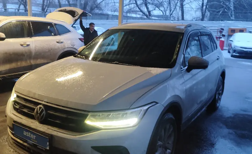 Volkswagen Tiguan 2021 года за 15 000 000 тг. в Алматы