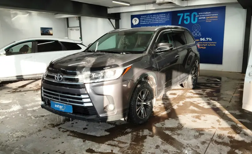 Toyota Highlander 2015 года за 15 000 000 тг. в Астана