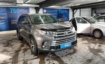 Toyota Highlander 2015 года за 15 000 000 тг. в Астана фото 2