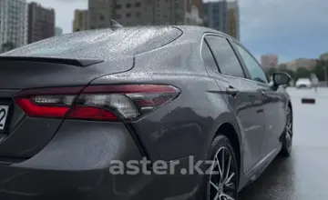 Toyota Camry 2022 года за 13 500 000 тг. в Алматы