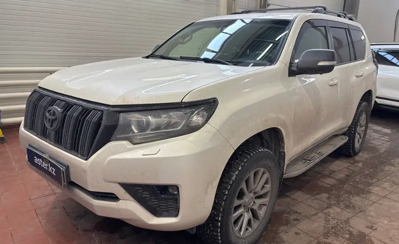 Toyota Land Cruiser Prado 2017 года за 25 000 000 тг. в Астана