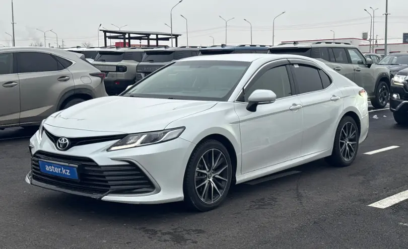 Toyota Camry 2023 года за 13 000 000 тг. в Алматы