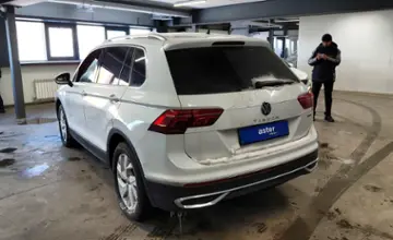 Volkswagen Tiguan 2021 года за 11 500 000 тг. в Астана фото 4
