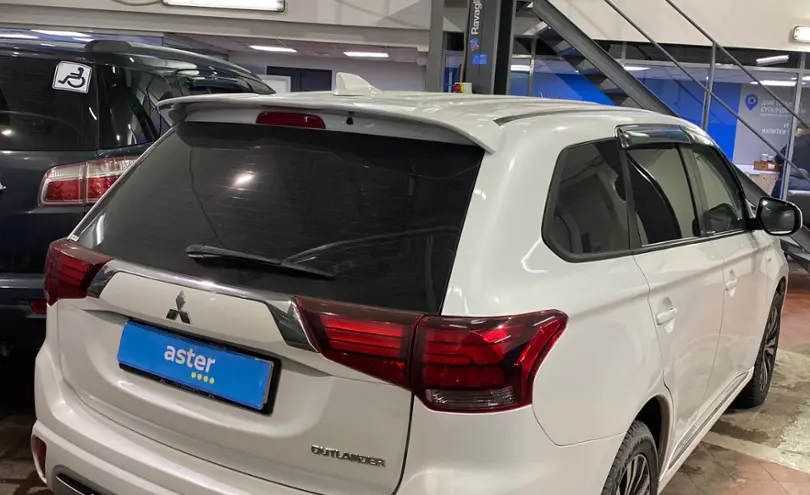 Mitsubishi Outlander 2022 года за 10 000 000 тг. в Астана фото 5