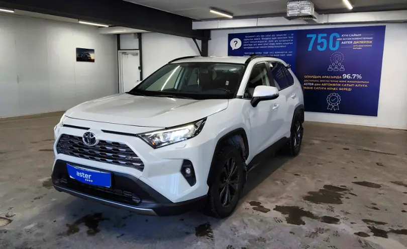 Toyota RAV4 2023 года за 17 500 000 тг. в Астана