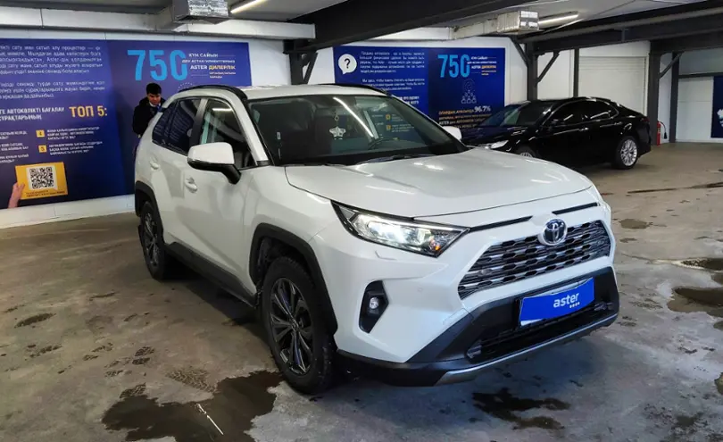 Toyota RAV4 2023 года за 17 500 000 тг. в Астана фото 2