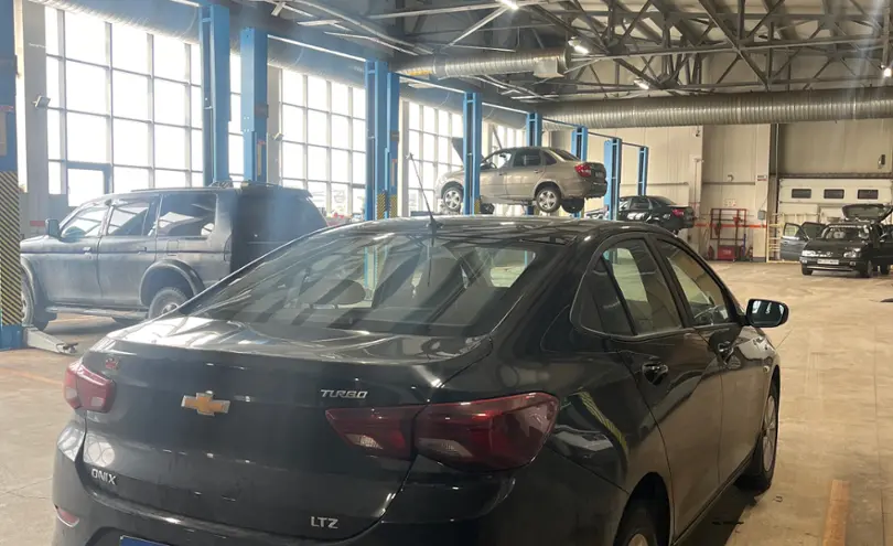 Chevrolet Onix 2024 года за 5 885 000 тг. в Караганда фото 5