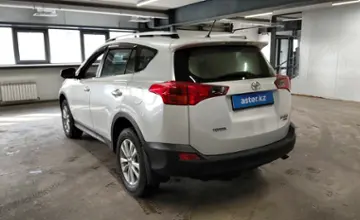 Toyota RAV4 2014 года за 10 000 000 тг. в Астана фото 4