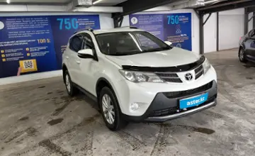 Toyota RAV4 2014 года за 10 000 000 тг. в Астана фото 2