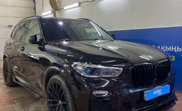 BMW X5 2019 года за 28 000 000 тг. в Астана фото 3