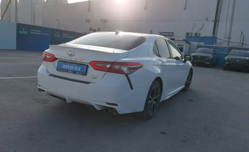 Toyota Camry 2018 года за 11 500 000 тг. в Шымкент фото 3