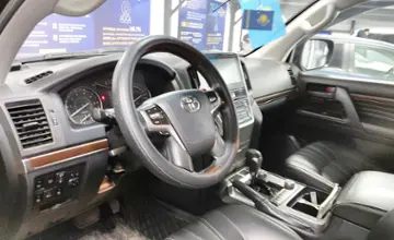 Toyota Land Cruiser 2018 года за 29 900 000 тг. в Астана фото 5