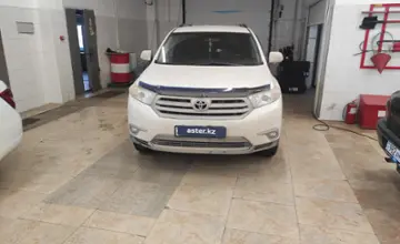 Toyota Highlander 2012 года за 11 000 000 тг. в Актобе фото 2