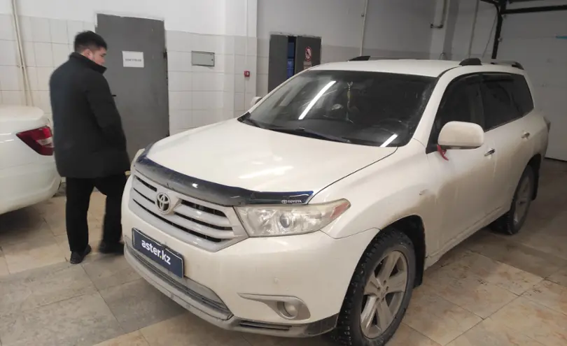 Toyota Highlander 2012 года за 11 000 000 тг. в Актобе