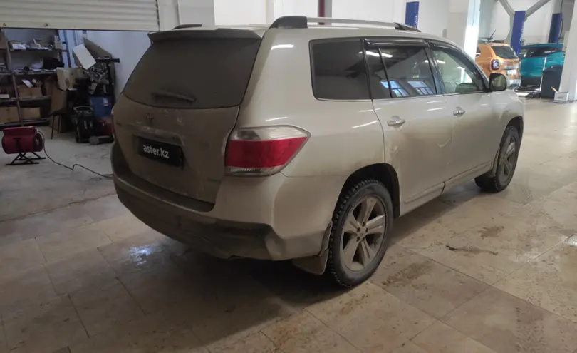 Toyota Highlander 2012 года за 11 000 000 тг. в Актобе фото 5
