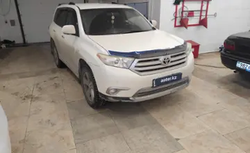 Toyota Highlander 2012 года за 11 000 000 тг. в Актобе фото 3