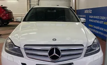 Mercedes-Benz C-Класс 2011 года за 6 500 000 тг. в Астана фото 2