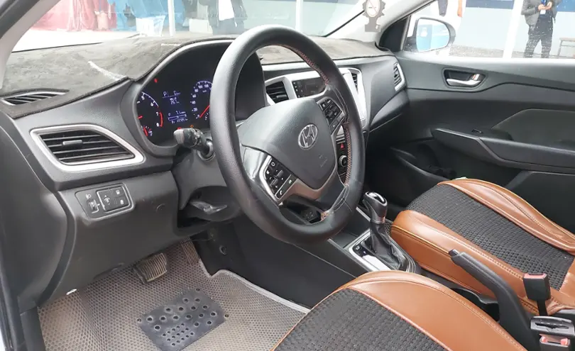 Hyundai Solaris 2018 года за 7 500 000 тг. в Шымкент фото 5