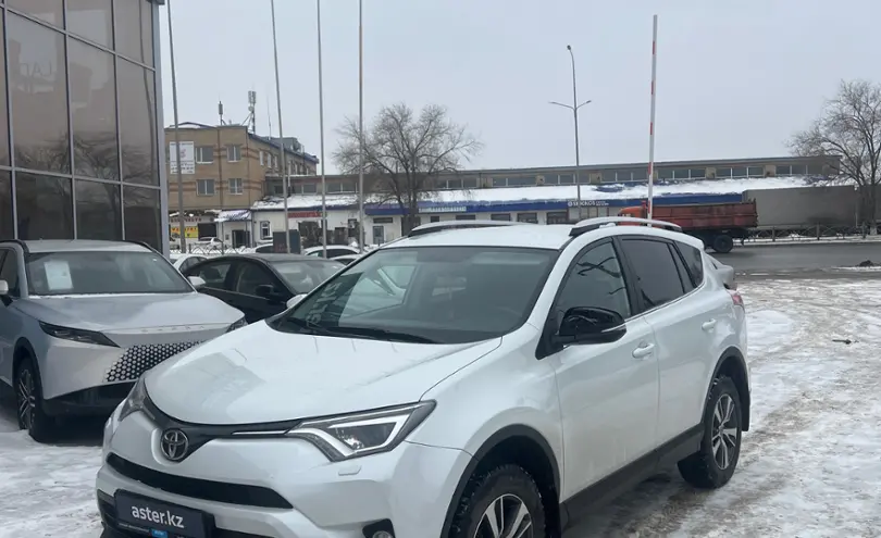 Toyota RAV4 2018 года за 9 400 000 тг. в Уральск