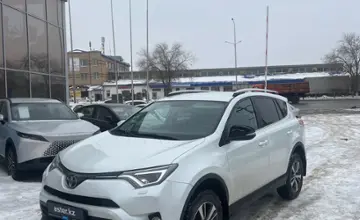 Toyota RAV4 2018 года за 9 400 000 тг. в Уральск фото 1