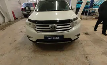 Toyota Highlander 2012 года за 12 900 000 тг. в Актобе фото 2