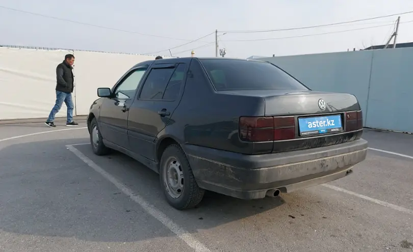 Volkswagen Vento 1993 года за 1 750 000 тг. в Шымкент фото 4