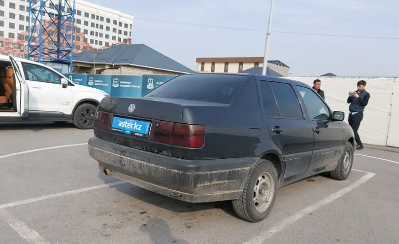 Volkswagen Vento 1993 года за 1 750 000 тг. в Шымкент фото 3