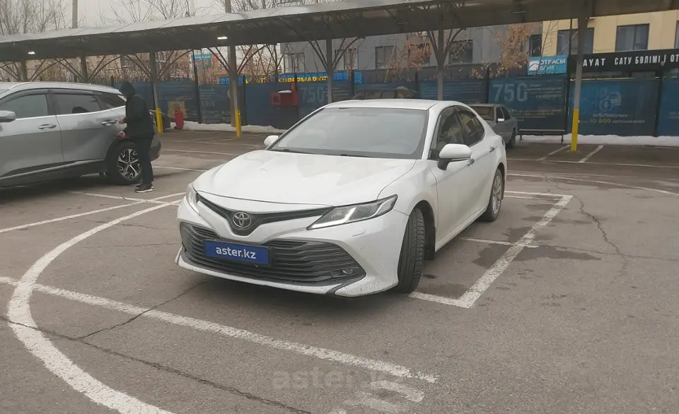 Toyota Camry 2018 года за 12 000 000 тг. в Алматы