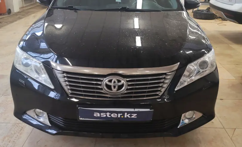 Toyota Camry 2014 года за 9 000 000 тг. в Актобе фото 2