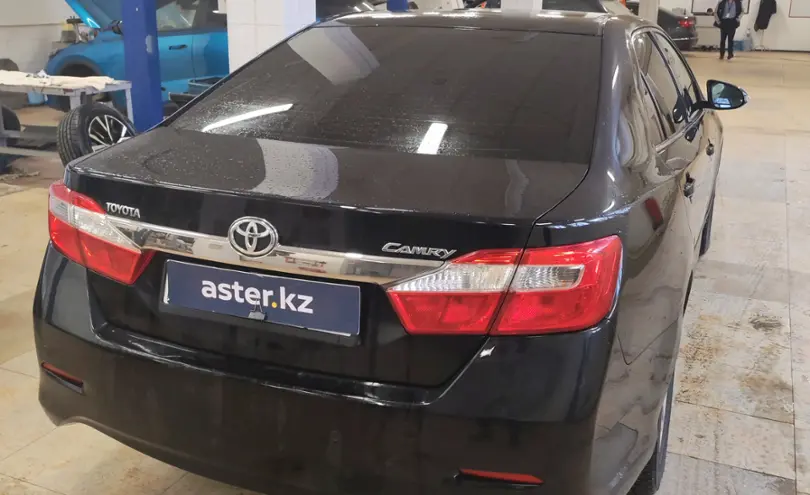 Toyota Camry 2014 года за 9 000 000 тг. в Актобе фото 5