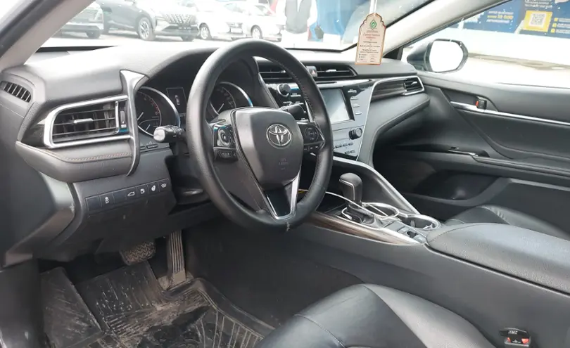 Toyota Camry 2018 года за 13 500 000 тг. в Шымкент фото 5