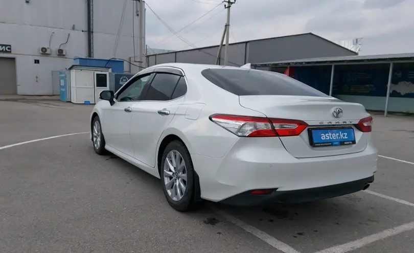 Toyota Camry 2018 года за 13 500 000 тг. в Шымкент фото 4