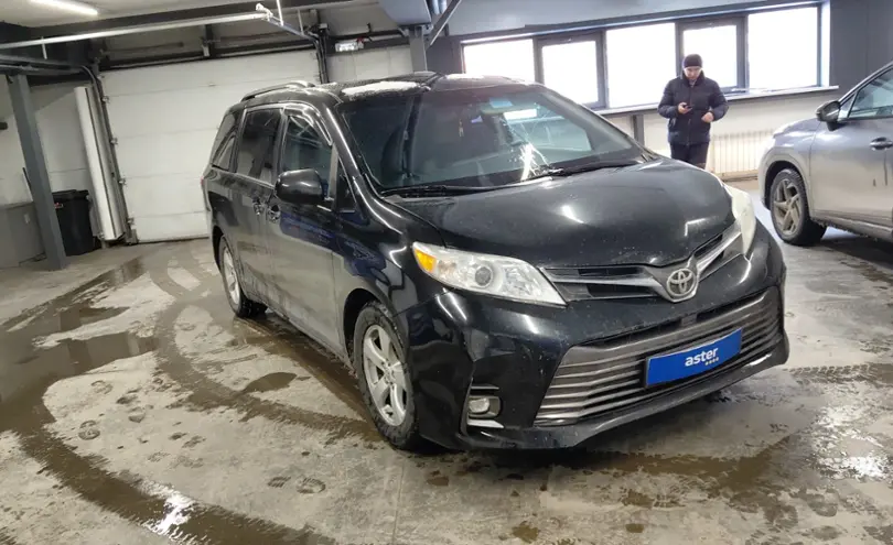 Toyota Sienna 2017 года за 12 500 000 тг. в Астана фото 2