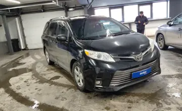 Toyota Sienna 2017 года за 12 500 000 тг. в Астана фото 2