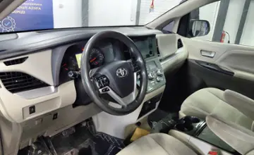 Toyota Sienna 2017 года за 12 500 000 тг. в Астана фото 5
