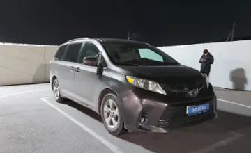 Toyota Sienna 2015 года за 15 000 000 тг. в Шымкент фото 2