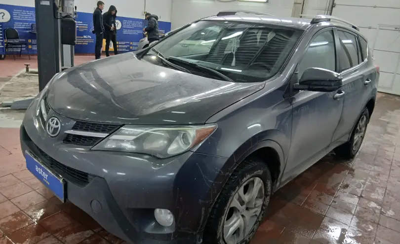 Toyota RAV4 2015 года за 10 000 000 тг. в Астана