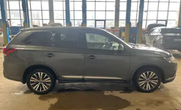 Mitsubishi Outlander 2019 года за 10 000 000 тг. в Караганда фото 4