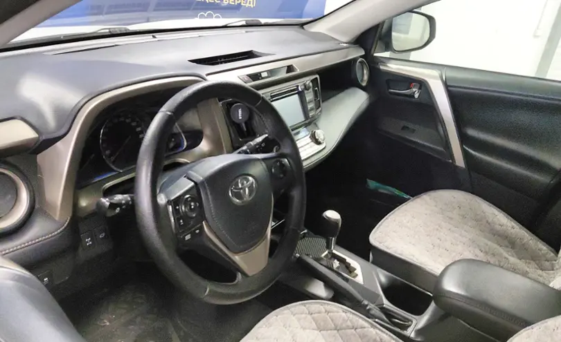 Toyota RAV4 2015 года за 10 000 000 тг. в Астана фото 5