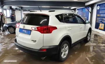 Toyota RAV4 2015 года за 10 000 000 тг. в Астана фото 3