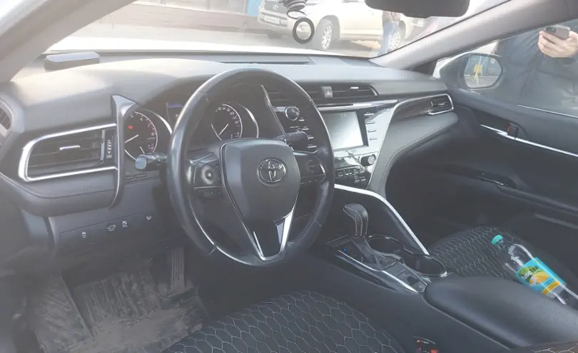 Toyota Camry 2019 года за 14 000 000 тг. в Алматы фото 5