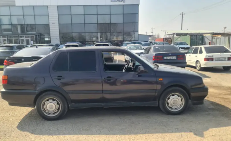 Volkswagen Vento 1993 года за 1 500 000 тг. в Шымкент фото 4