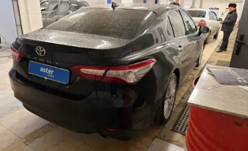 Toyota Camry 2018 года за 13 000 000 тг. в Актобе